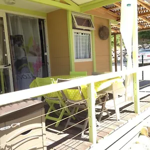 à Deux Pas De La Martigues